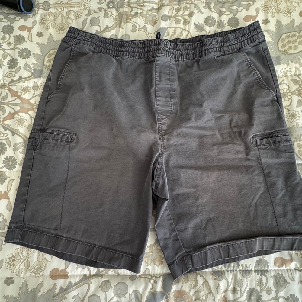 Men’s~Tommy Hilfiger Cargo Shorts
